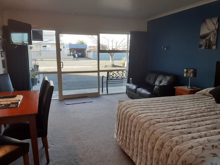 AAA Thames Court Motel