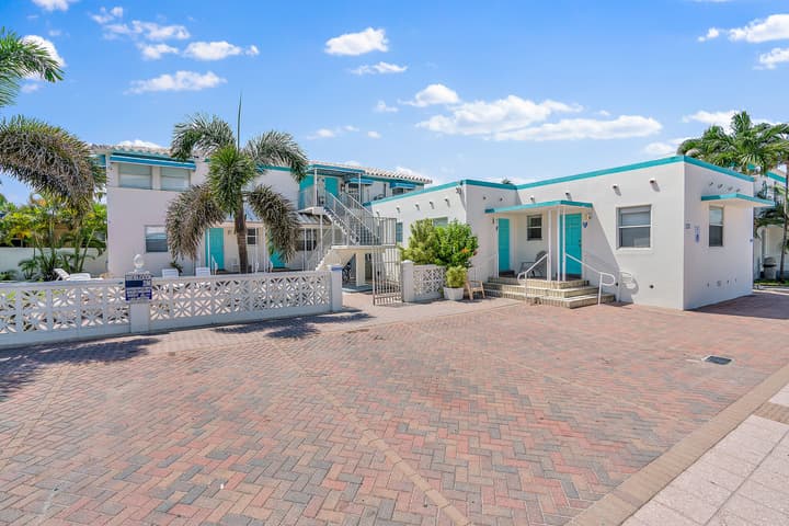 Hollywood Beachside Boutique Suites