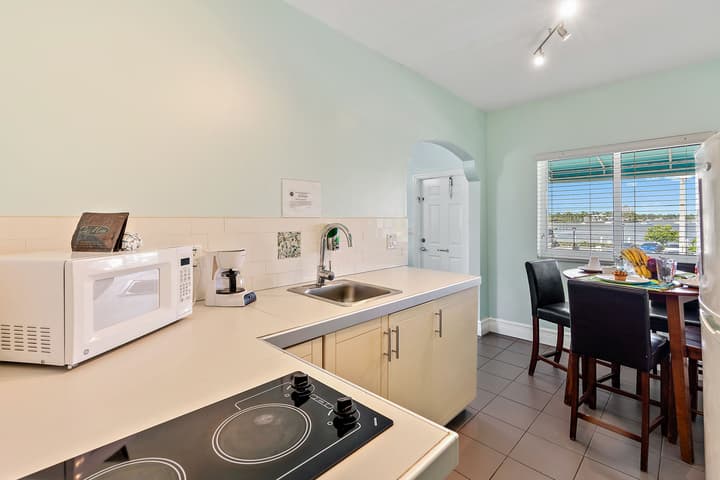 Hollywood Beachside Boutique Suites