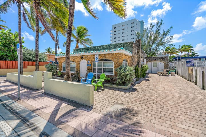 Hollywood Beachside Boutique Suites
