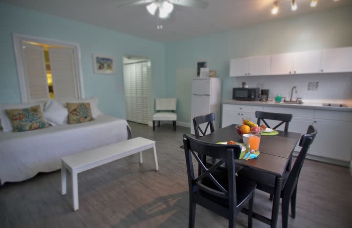 Hollywood Beachside Boutique Suites