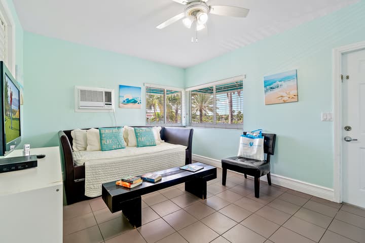 Hollywood Beachside Boutique Suites