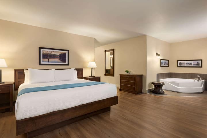 Days Inn by Wyndham Levis
