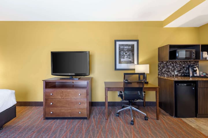 Best Western Plus Tupelo Inn & Suites