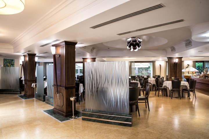 Artemis Hotel