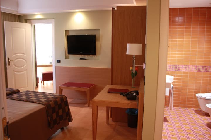 Artemis Hotel