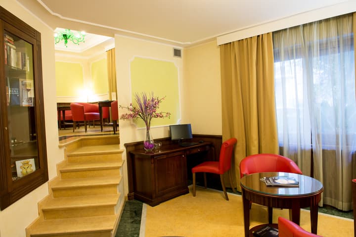Artemis Hotel
