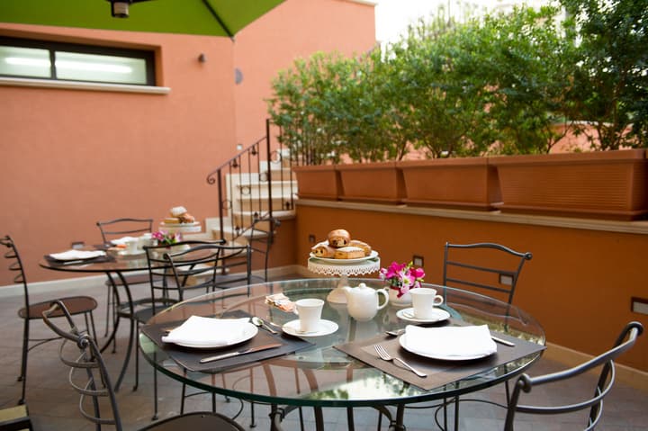 Artemis Hotel