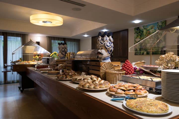 Artemis Hotel