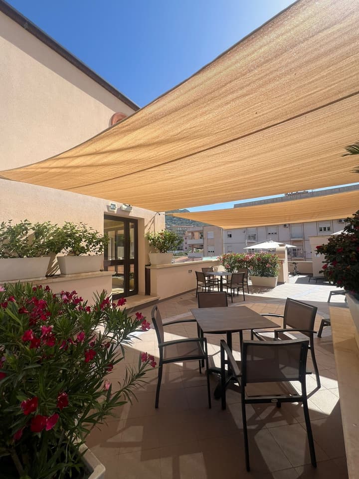Artemis Hotel