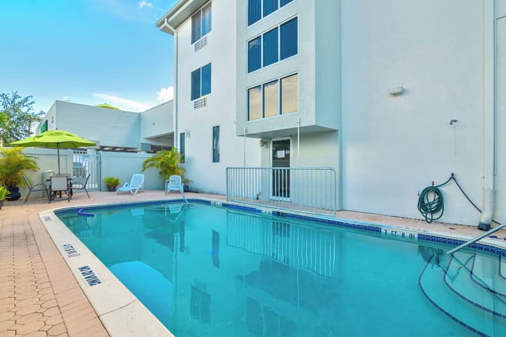 Naples Park Central Hotel