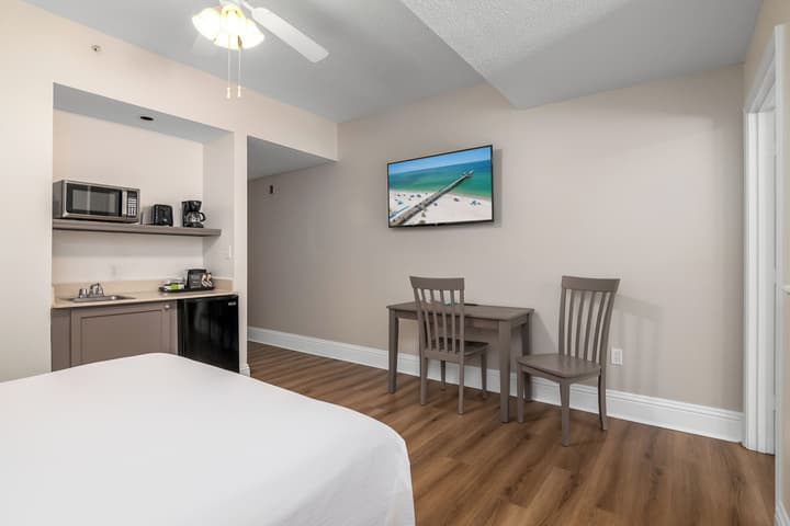 Naples Park Central Hotel