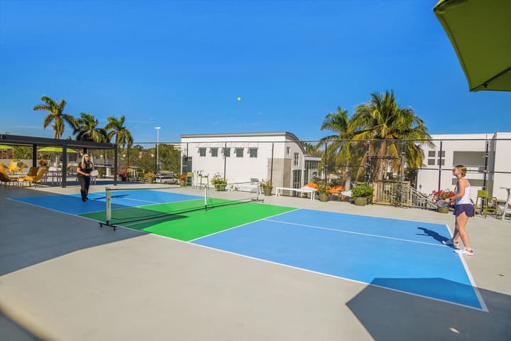 Naples Park Central Hotel