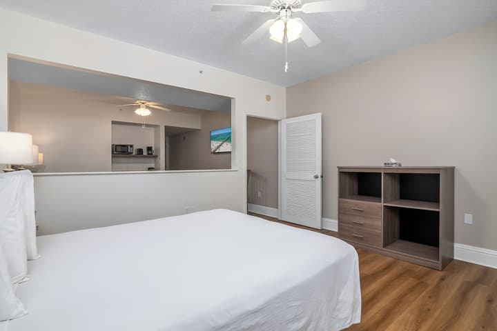 Naples Park Central Hotel