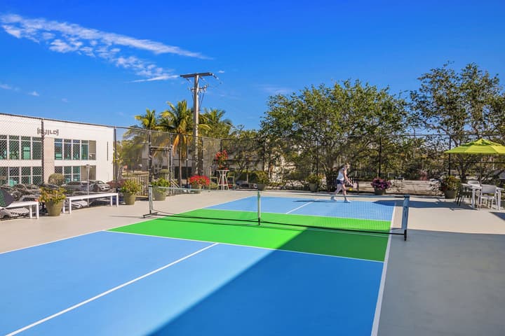 Naples Park Central Hotel