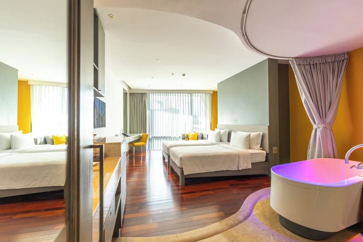 LiT BANGKOK Hotel