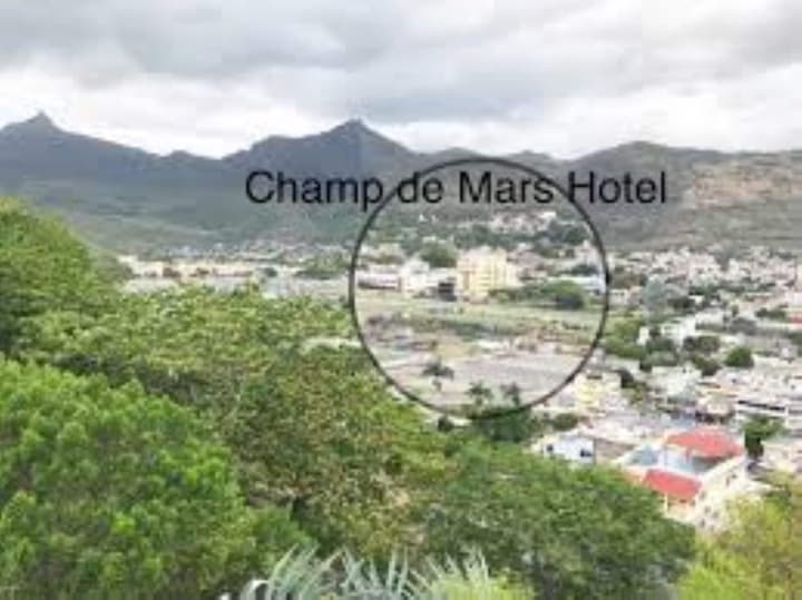 Le Champ de Mars B&B
