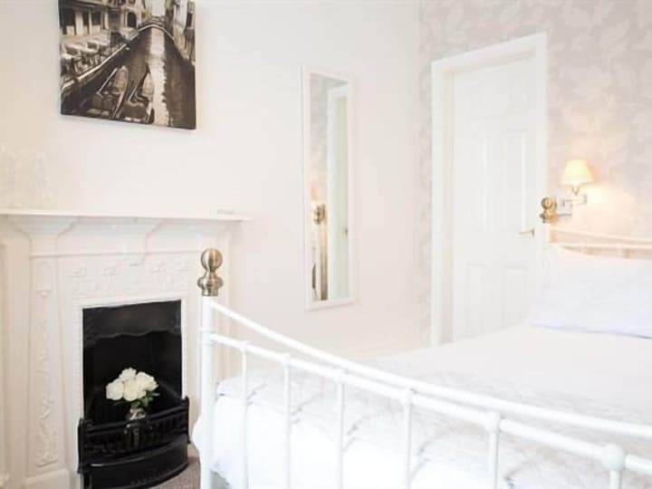 Ellerbrook House