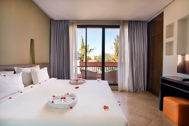 Al Maaden VillaHotel & Spa