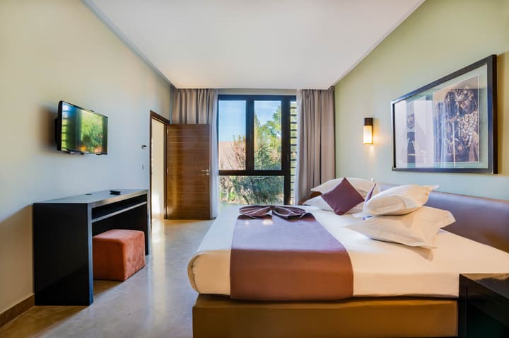 Al Maaden VillaHotel & Spa