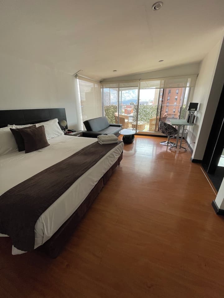 Hotel Regency Suites La Feria