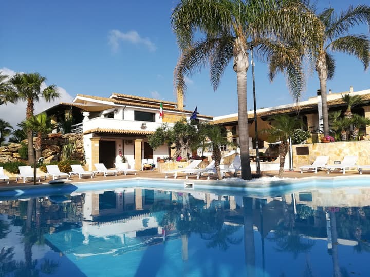 Villa Carlo Resort