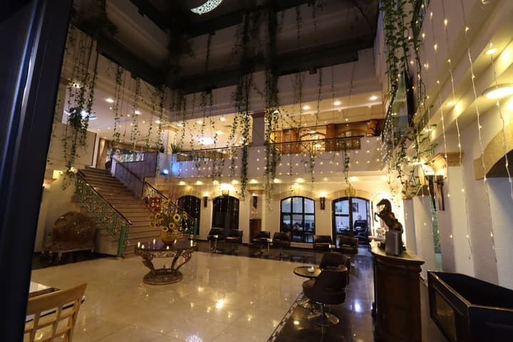Larsa Hotel