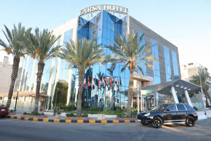 Larsa Hotel
