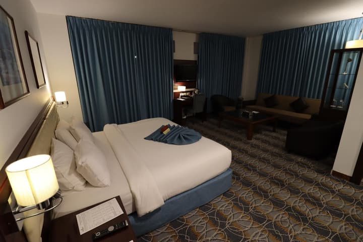 Larsa Hotel