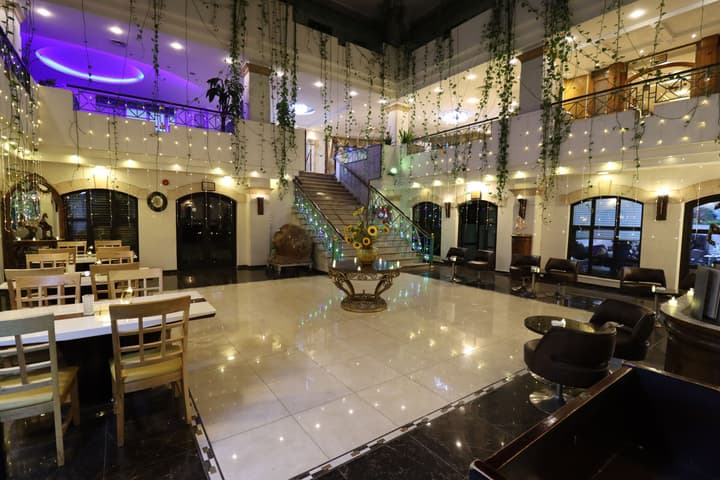 Larsa Hotel