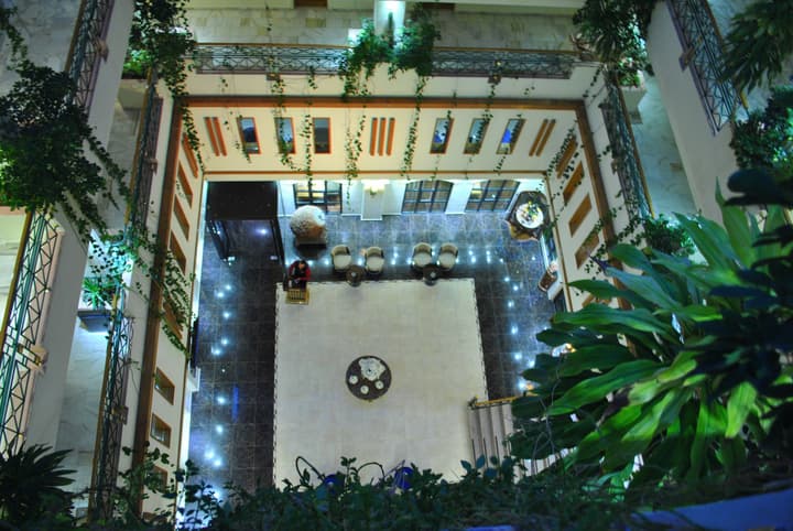 Larsa Hotel