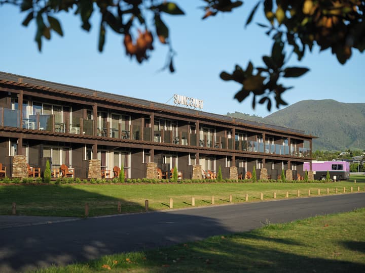 Suncourt Hotel & Conference Centre