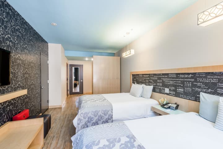 TRYP by Wyndham New York City Times Square / Midtown