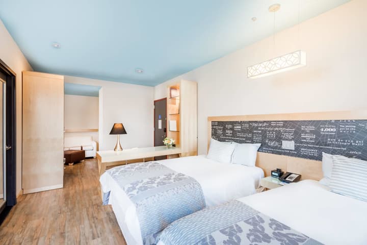 TRYP by Wyndham New York City Times Square / Midtown