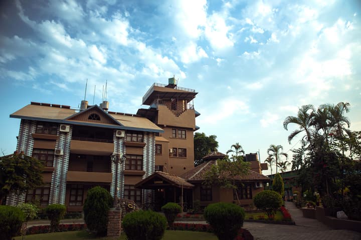 Safari Adventure Lodge