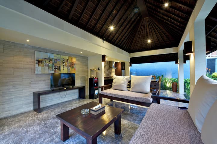The Khayangan Dreams Villa Umalas