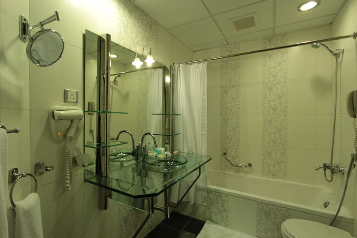 Awaliv International Hotel