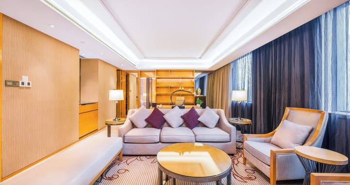 Holiday Inn Chengdu Oriental Plaza by IHG