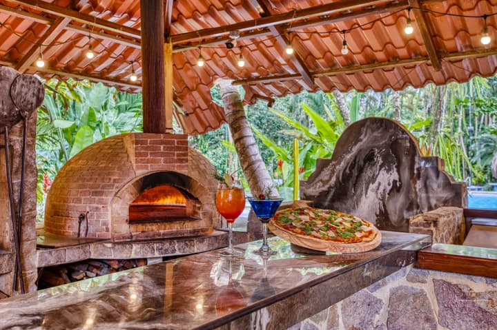 Atlantida Lodge
