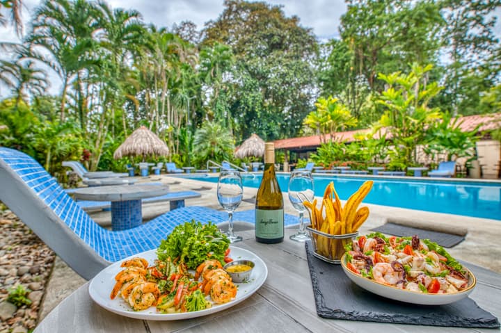 Atlantida Lodge