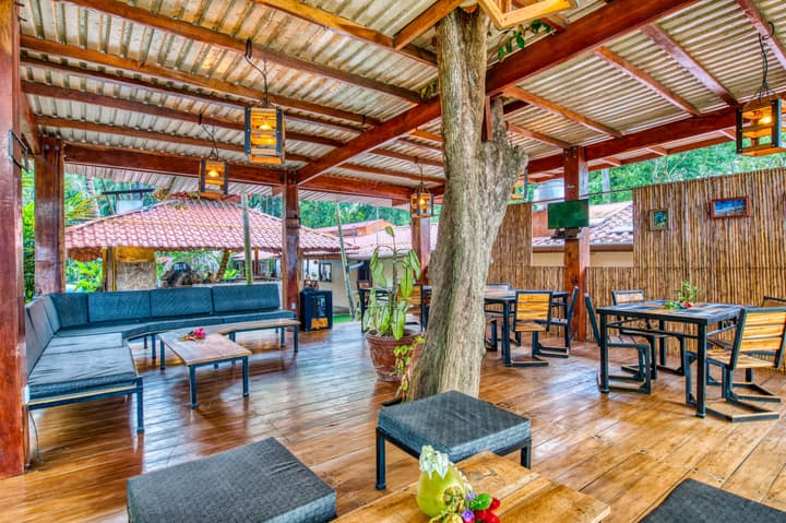 Atlantida Lodge