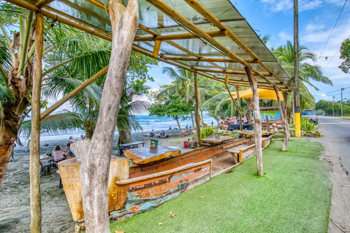 Atlantida Lodge