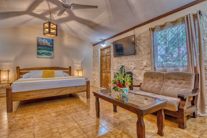 Atlantida Lodge