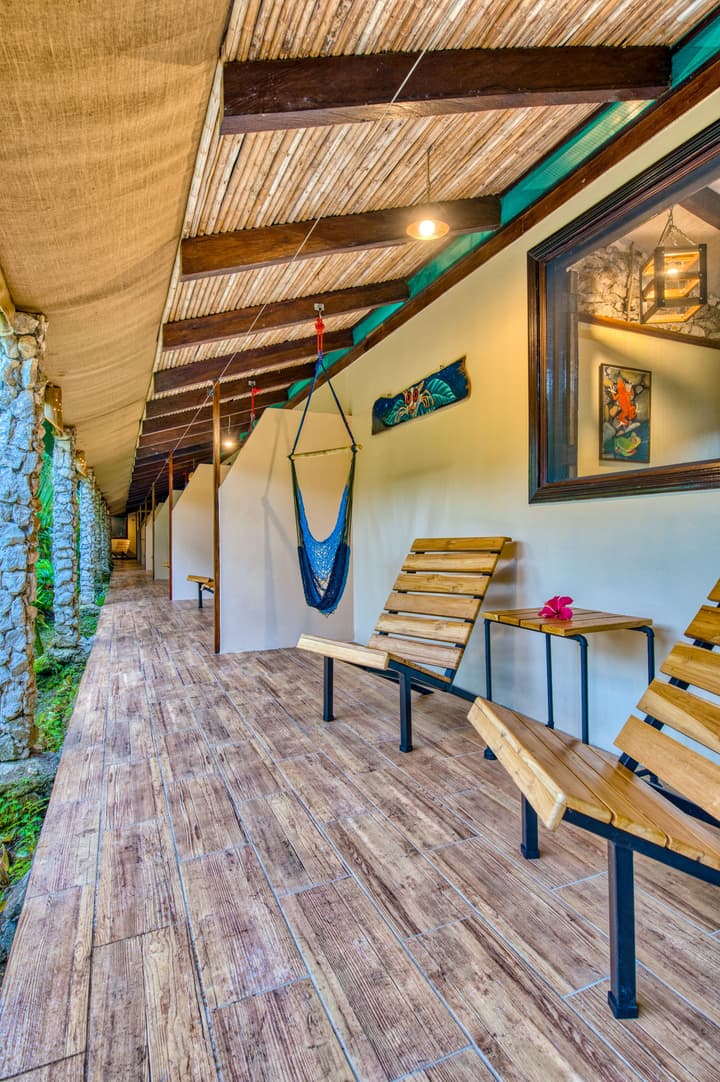 Atlantida Lodge