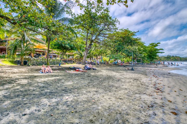Atlantida Lodge