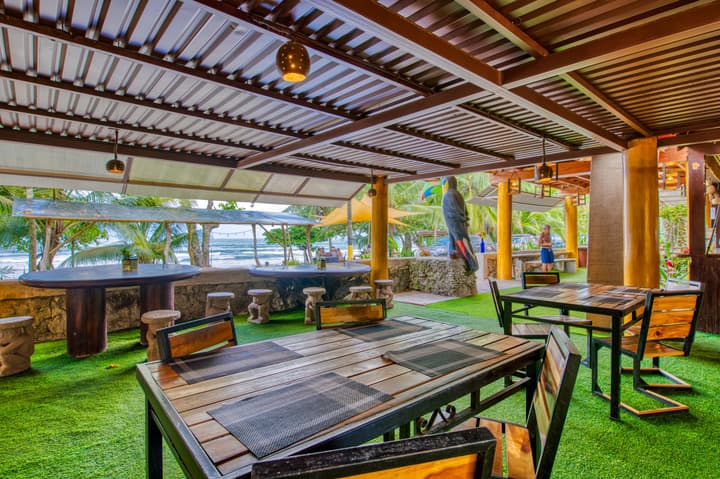 Atlantida Lodge