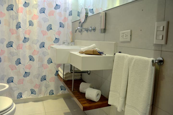 Ian Hotel