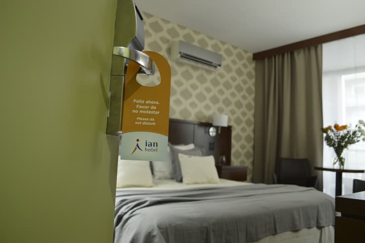 Ian Hotel
