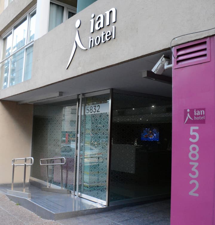 Ian Hotel