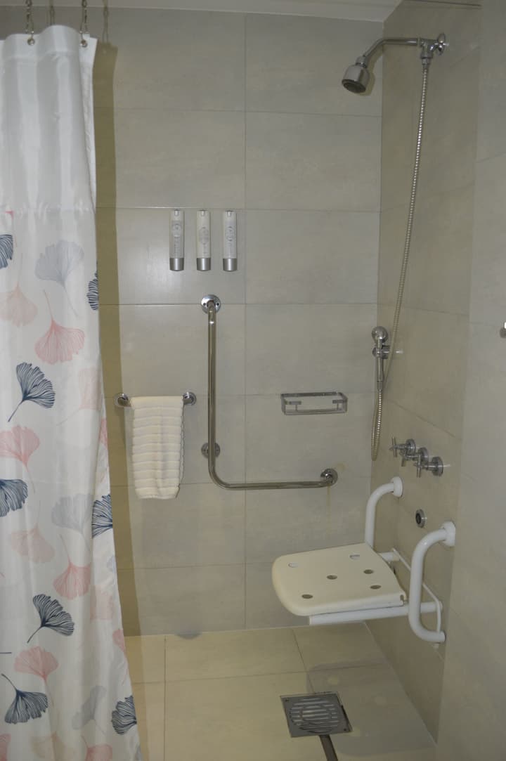 Ian Hotel